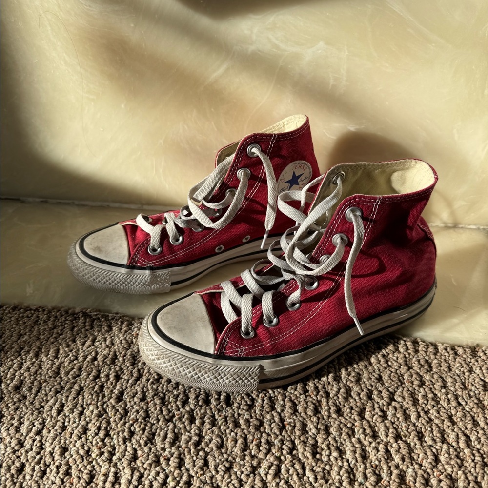 Red High-Top converse - Picture 3 of 4